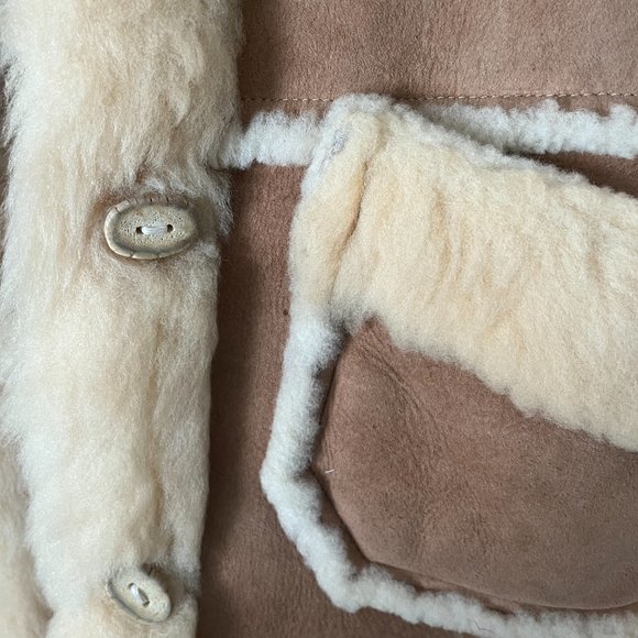Overland Sheepskin Co. Vintage Sheepskin Coat, size 8, Like New! - Picture 4 of 8